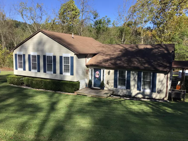 12408 Edna RD, Coeburn, VA 24230
