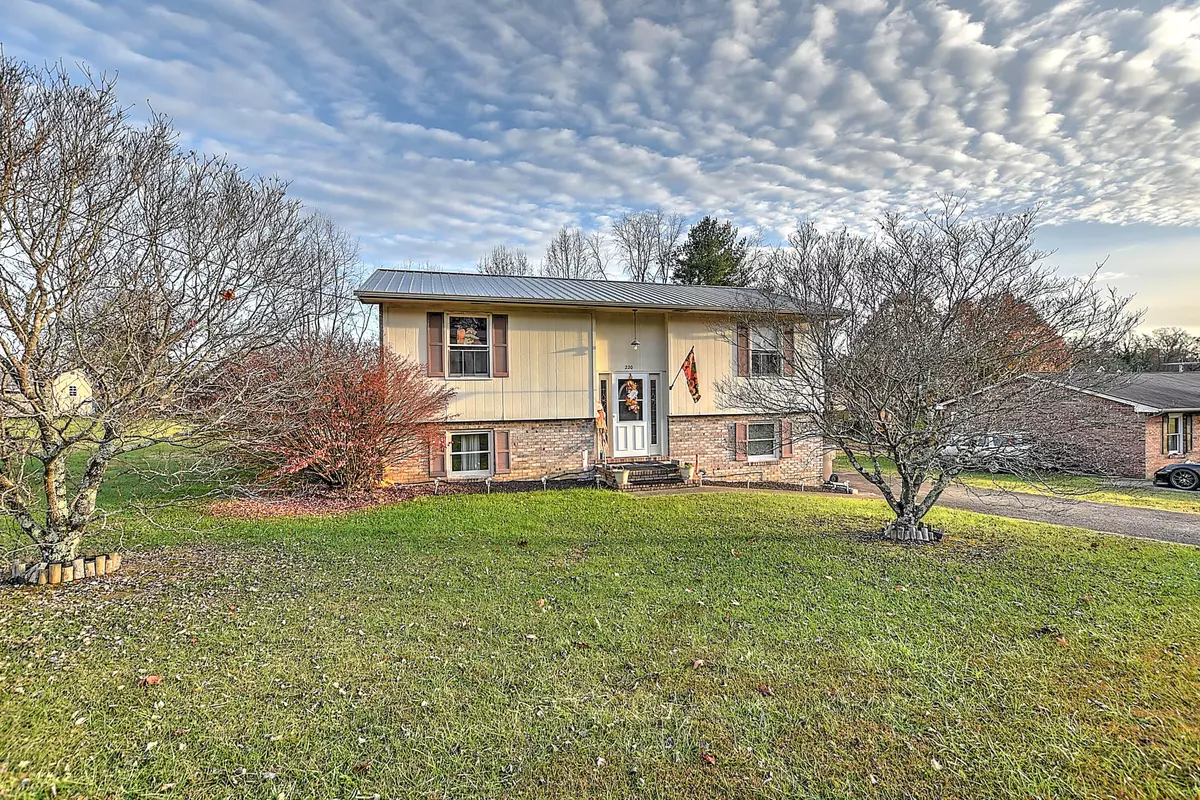 Blountville, TN 37617,220 Tallman DR