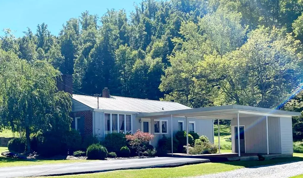 202 Pleasant DR, Clintwood, VA 24228