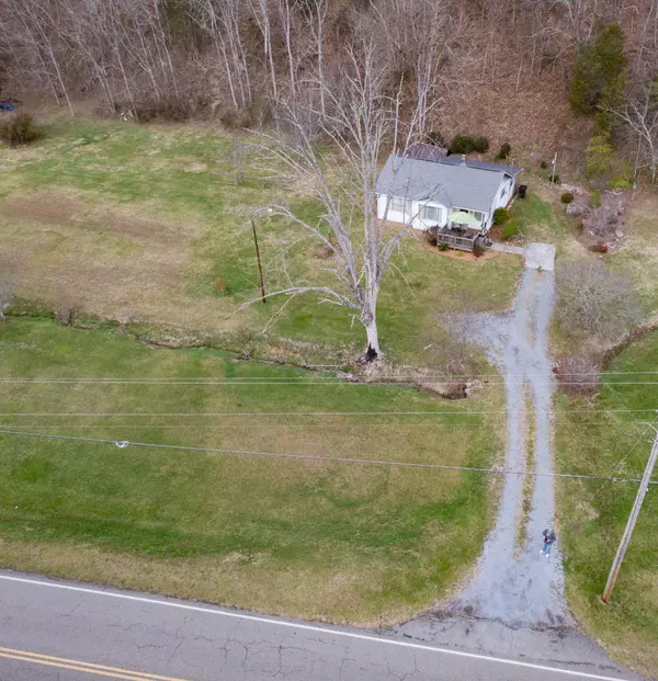 Bluff City, TN 37618,887 Bunker Hill RD