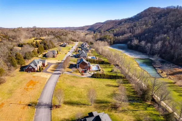 1026 Deer Harbour RD, Bristol, TN 37620