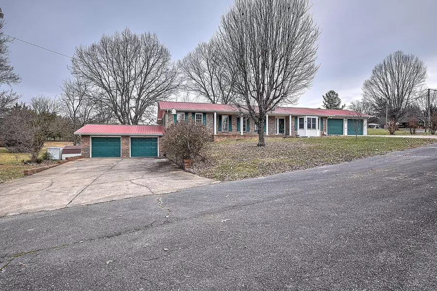 1204 Woodhaven LN, Greeneville, TN 37745