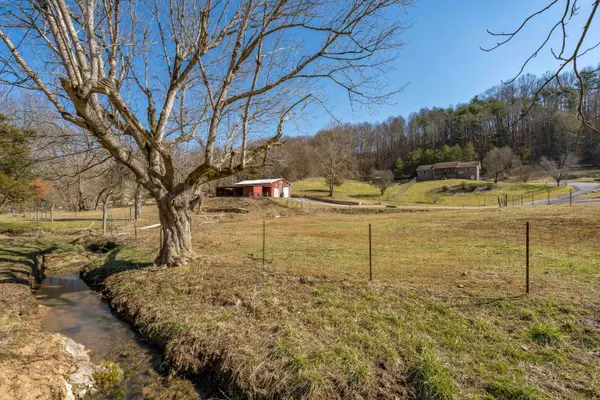 1204 Old Stage RD, Gray, TN 37615