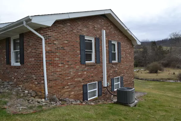 Lebanon, VA 24266,174 Clinch Mountain AVE