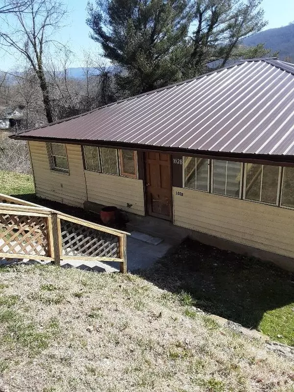 Big Stone Gap, VA 24219,1028 Shelby Avenue W