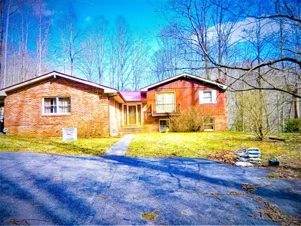 Clinchco, VA 24226,270 Squirrel Camp LN