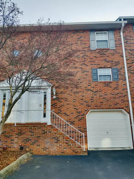 204 Mountain View RD #25, Johnson City, TN 37601