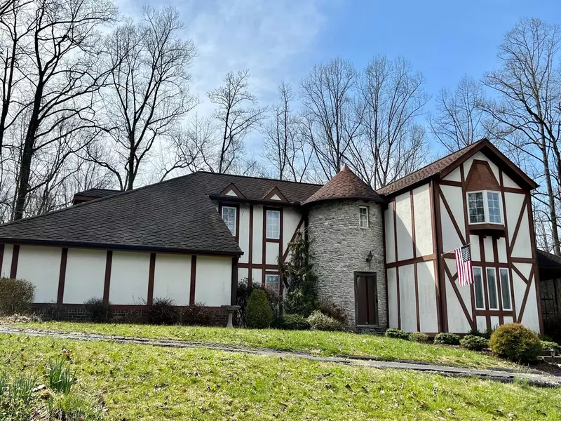 2 Ridgepoint PL, Big Stone Gap, VA 24219