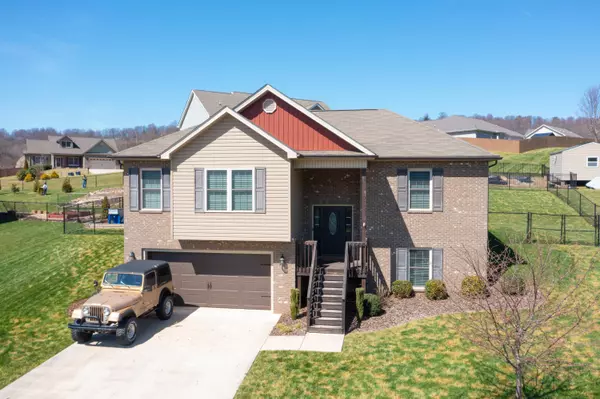 2102 Falling Leaf DR, Kingsport, TN 37664