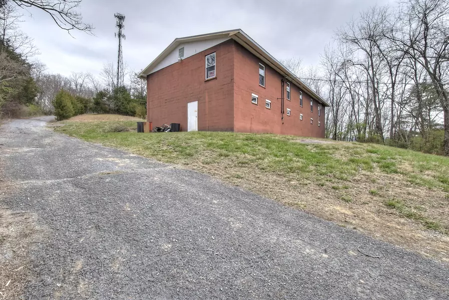 172 Roberts Ln, Johnson City, TN 37601