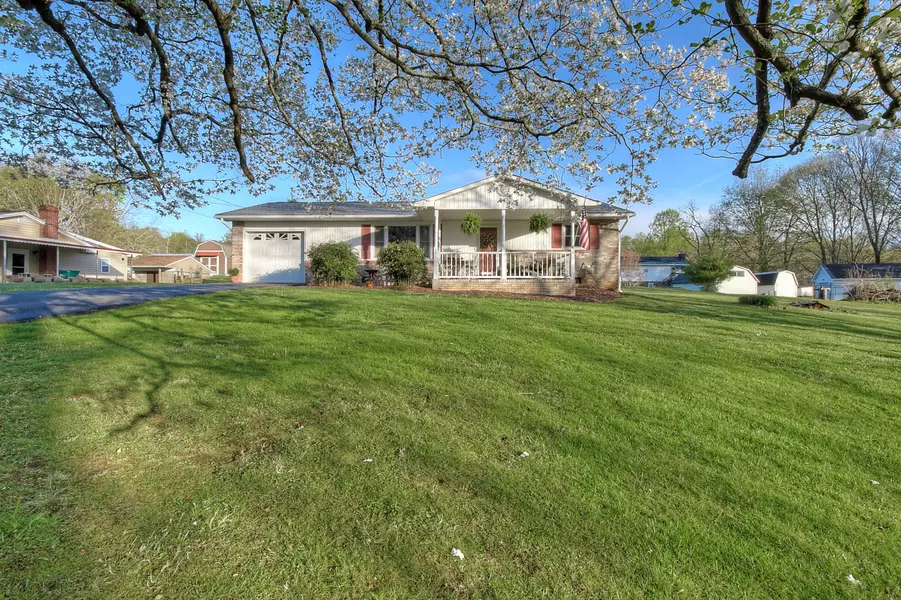 131 Ridgecrest DR, Johnson City, TN 37601