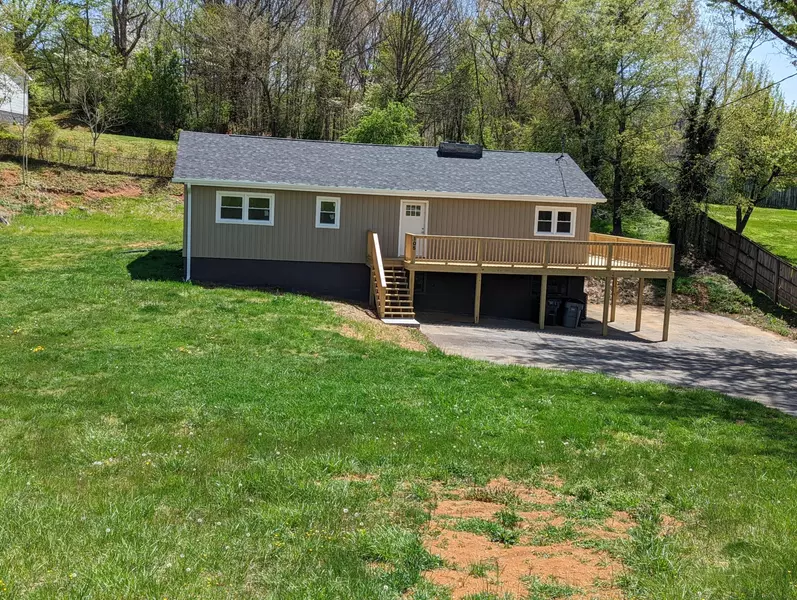 105 Greenfield PL, Bristol, TN 37620