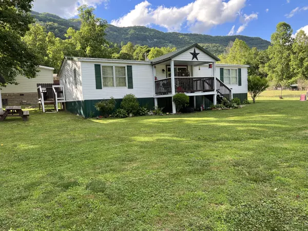 Big Stone Gap, VA 24219,1404 Callie LN
