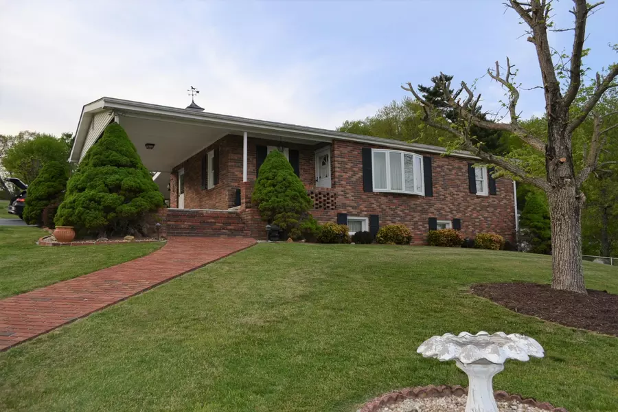 52 Rose DR, Lebanon, VA 24266