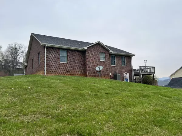 Johnson City, TN 37601,107 Quail RUN