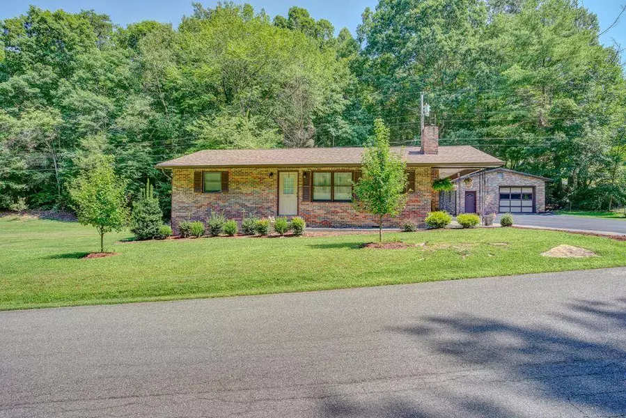 601 Sky Wa Mo RD, Bluff City, TN 37618