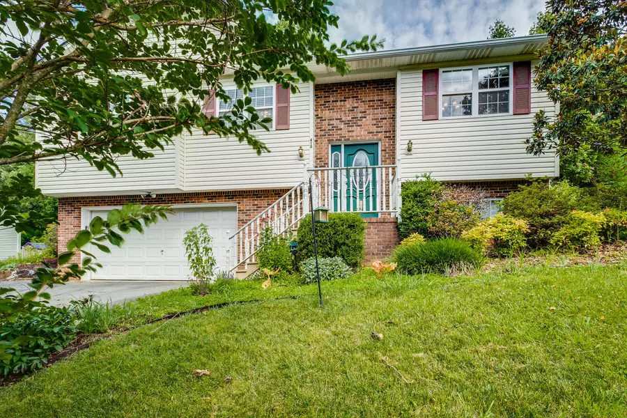 413 Neal DR, Bluff City, TN 37618