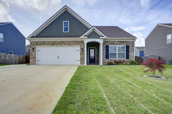 2206 Egret LN, Piney Flats, TN 37686