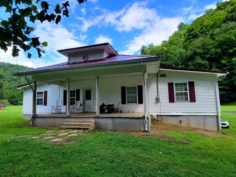 8310 Chetwood RD, Coeburn, VA 24230