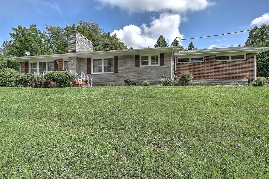 105 Park Hill RD, Johnson City, TN 37601