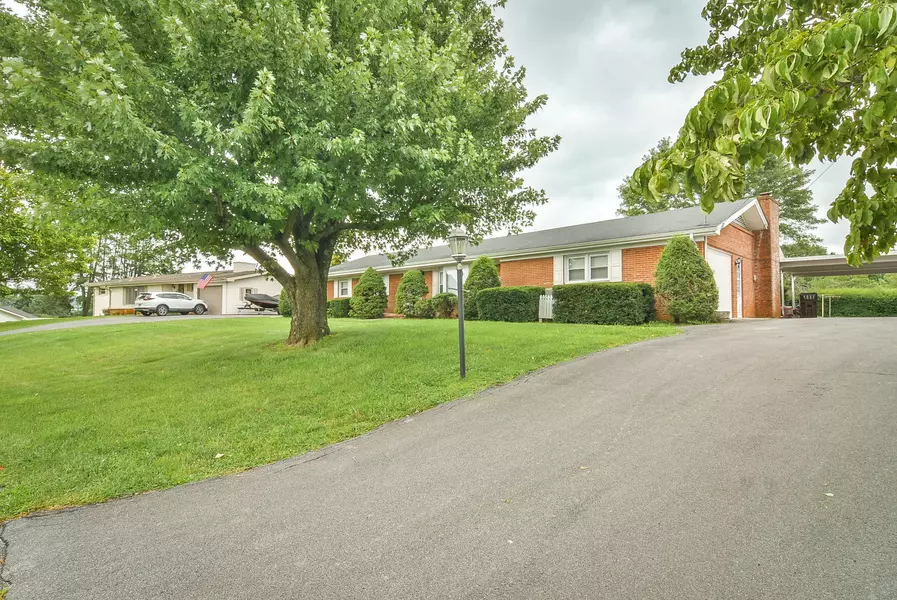 219 Cherry LN, Bluff City, TN 37618