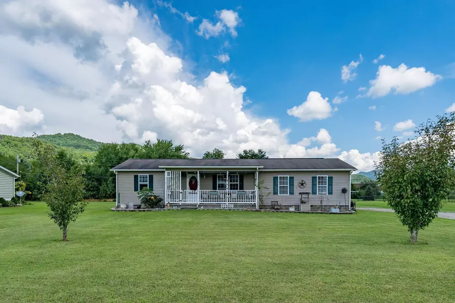 195 Collins DR, Mountain City, TN 37683