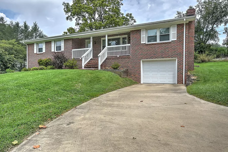 1265 White Top RD, Bluff City, TN 37618