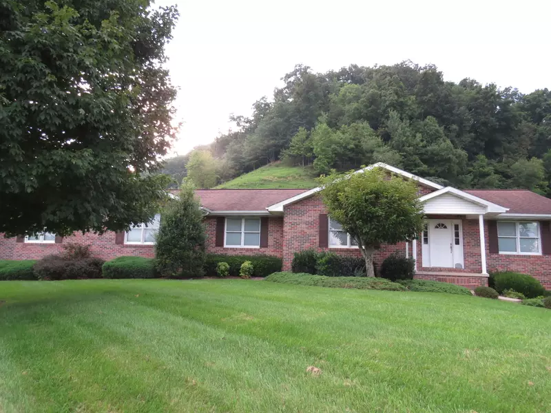 422 S B CIR, Clintwood, VA 24228