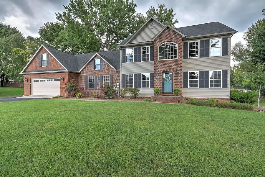 325 Autumn CIR, Bluff City, TN 37618