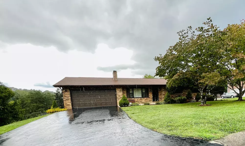 405 River RD, Bluff City, TN 37618