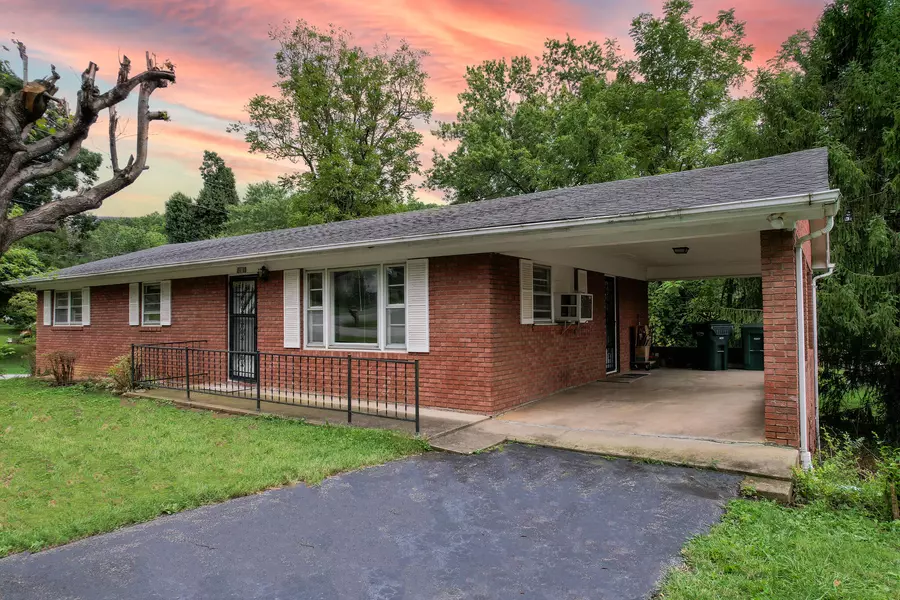 1908 Old Tusculum RD, Greeneville, TN 37745