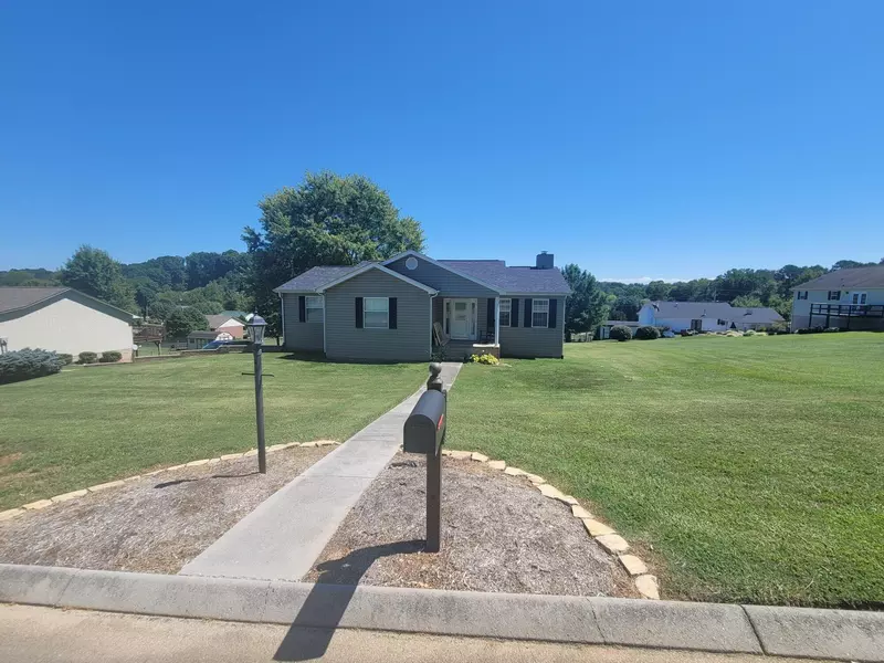 1703 Boardwalk CIR, Morristown, TN 37814