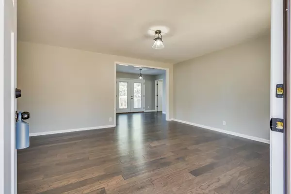 Johnson City, TN 37601,1911 Oakland AVE
