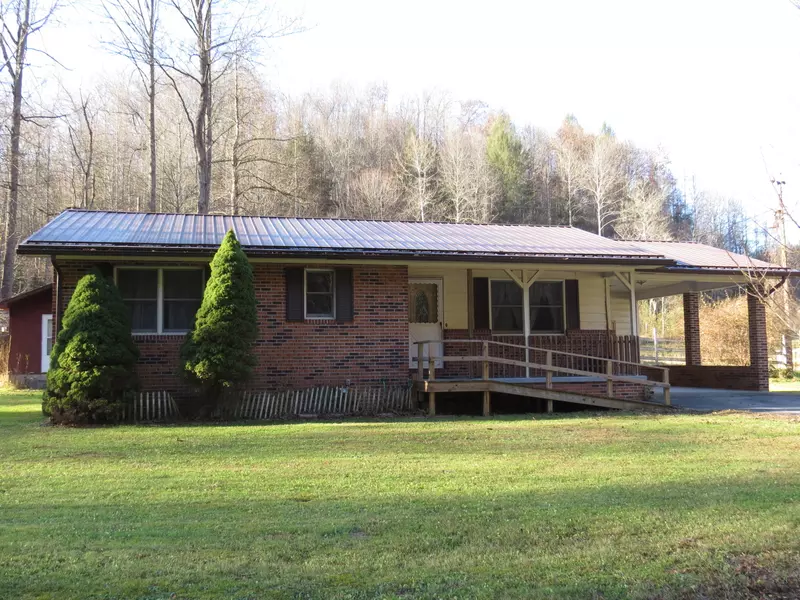 9421 River Breeze LN, Pound, VA 24279