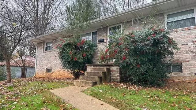 1221 Shelby AVE, Johnson City, TN 37604