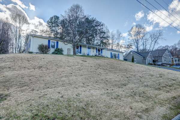 417 Crestfield DR,  Bristol,  TN 37620