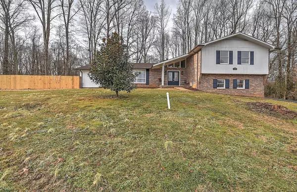 Johnson City, TN 37601,124 Pansy ST