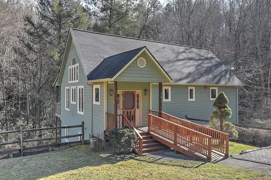 141 Laurel Highlands RD, Roan Mountain, TN 37687