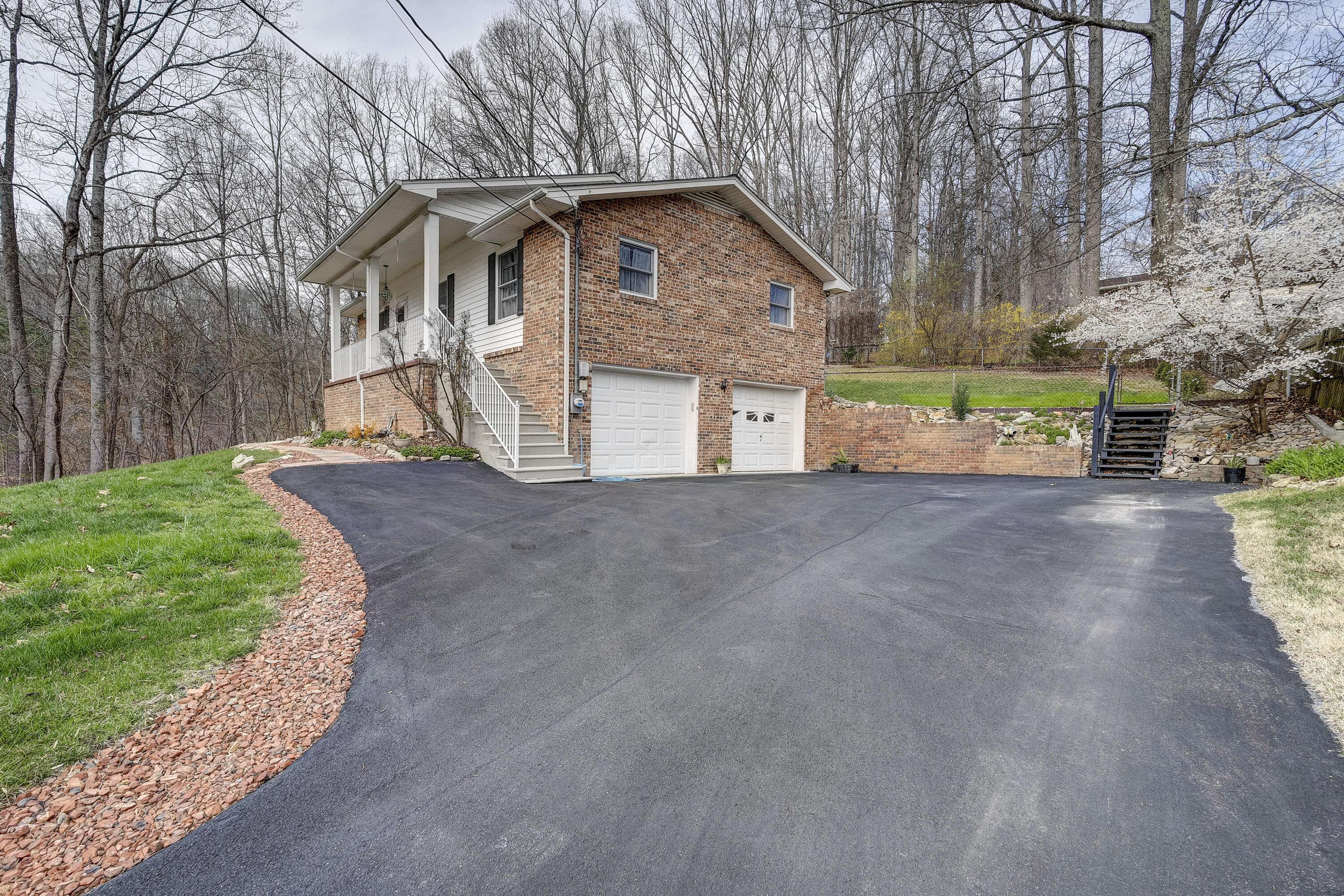 Church Hill, TN 37642,530 Lloyds Chapel RD