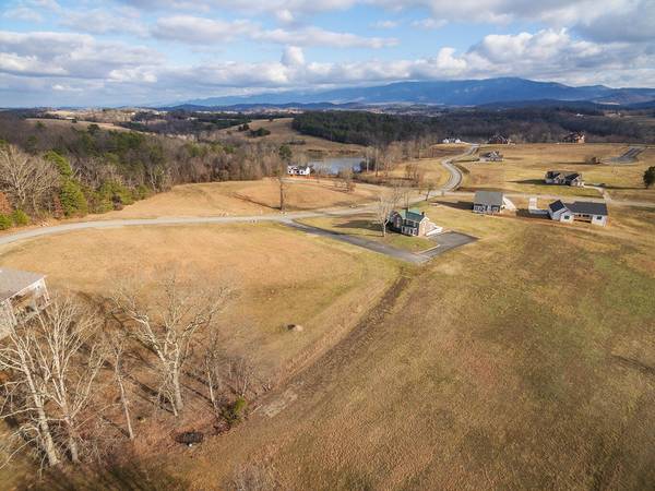 Greeneville, TN 37743,73 Links View DR