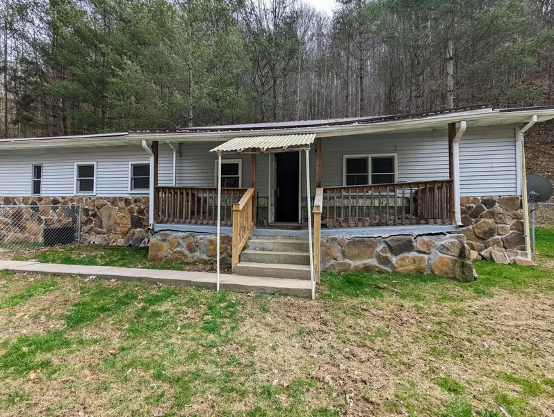 150 Tarzan LN, Dante, VA 24237