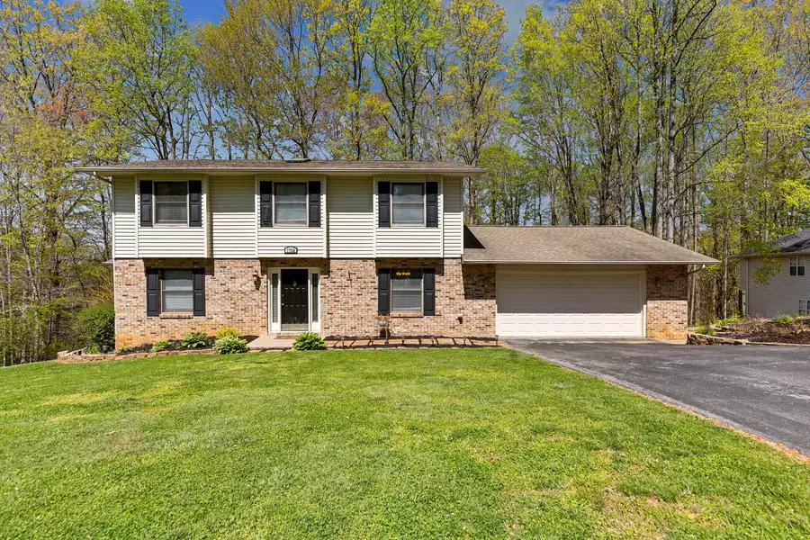 1704 Colonial Ridge Rd, Johnson City, TN 37604