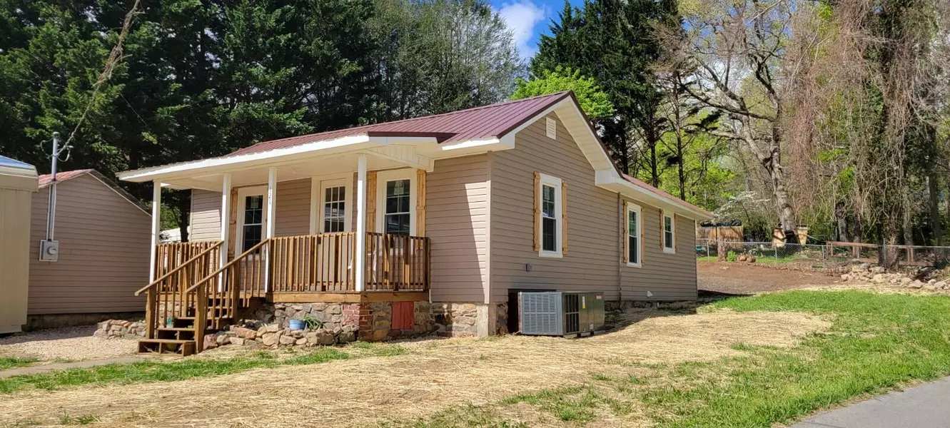 121 Coleman RD, Hampton, TN 37658