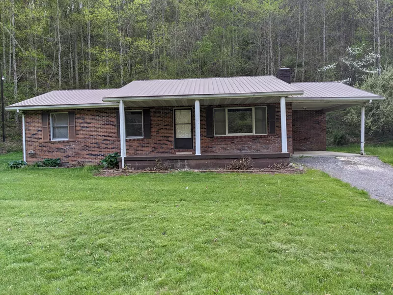 14398 Dry Fork RD, Coeburn, VA 24230