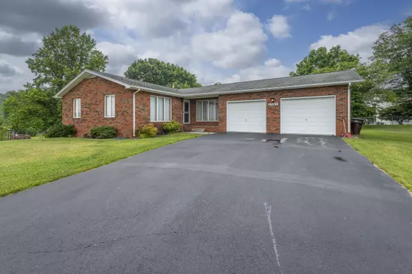 2585 Summer Hills DR, Blountville, TN 37617