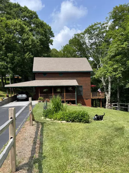 102 Maple Brook LN, Roan Mountain, TN 37687