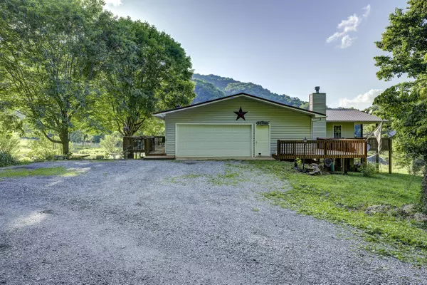 130 Dogwood LN, Roan Mountain, TN 37687