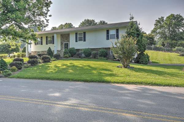 401 Oak Hills Pkwy,  Greeneville,  TN 37743