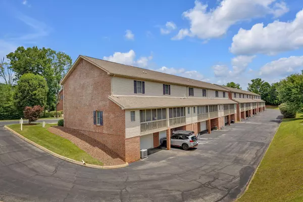 Johnson City, TN 37601,23 Oak Leaf CIR #23