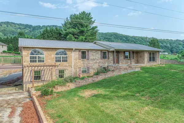 2120 County Line RD, Mooresburg, TN 37811